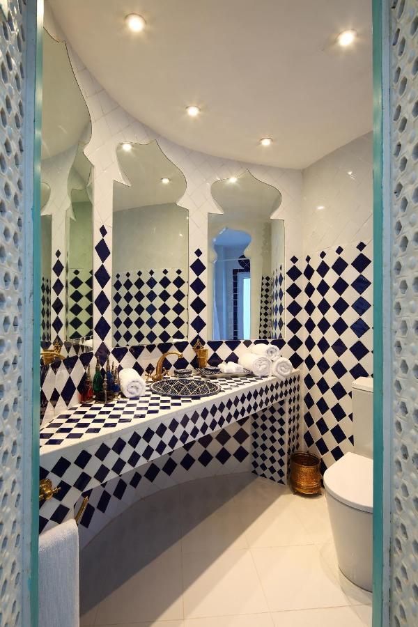 Euphoria Art Land - The Blue House Otel Limasol Dış mekan fotoğraf